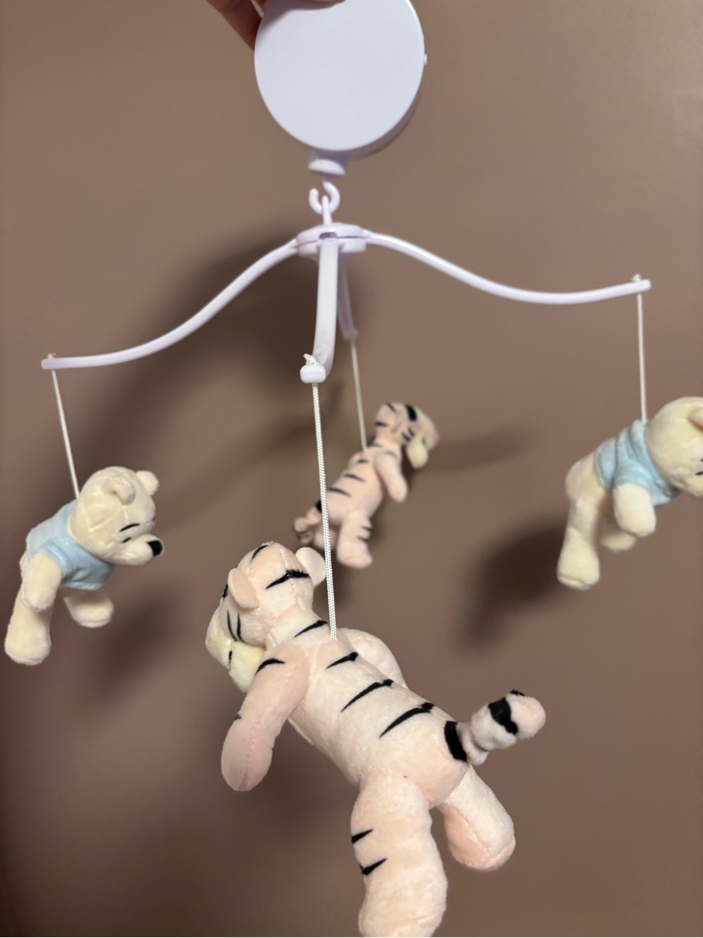 Lambs & Ivy Winnie the Pooh Mobile and 3 Piece Crib Set